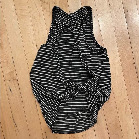 Lululemon high neck open back with tie tank top. Size - 6. - Picture 2 of 3
